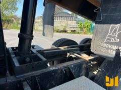 2001 MACK CL713 TRI-AXLE DUMP TRUCK VIN: 1M2AD62C81M011952