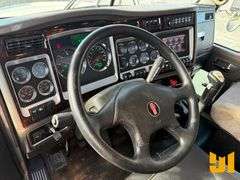 2013 KENWORTH T800 TANDEM AXLE DAY CAB TRUCK TRACTOR VIN: 1XKDD40X4DJ349709