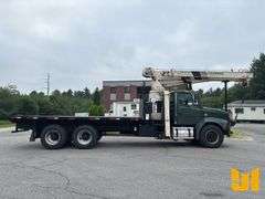 2001 FREIGHTLINER FL112 NATIONAL  BOOM TRUCK VIN: 1FVHBGAS01HJ49358