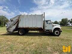 2001 INTERNATIONAL 4700 S/A REAR LOAD RESIDENTIAL COLLECTION TRUCK VIN: 1HTSCAAN51H213578