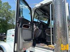 2015 PETERBILT 389 TANDEM AXLE ROLLBACK TRUCK VIN: 1NPXL40X3FD272644