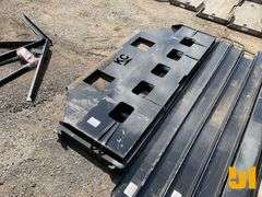 UNUSED 72" QT FORK FRAME W/ 42" FORKS