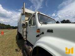 2001 INTERNATIONAL 4700 S/A REAR LOAD RESIDENTIAL COLLECTION TRUCK VIN: 1HTSCAAN51H213578