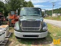 2005 FREIGHTLINER M2 TANDEM AXLE DAY CAB TRUCK TRACTOR VIN: 1FUJC5CV95HN85582