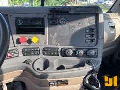 2014 FREIGHTLINER CASCADIA TANDEM AXLE DAY CAB TRUCK TRACTOR VIN: 3AKJGEDY4FDGJ7156