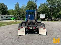 2010 KENWORTH T800 TANDEM AXLE DAY CAB TRUCK TRACTOR VIN: 1XKDD40XGAJ274541