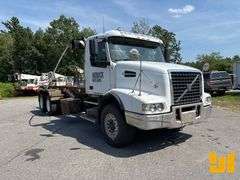 2004 VOLVO TRUCK VHD T/A ROLL OFF TRUCK VIN: 4V5KC9GG94N369391