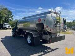 1996 INTERNATIONAL 4900 S FUEL & LUBE TRUCK VIN: 1HTSDAAN2TH314514