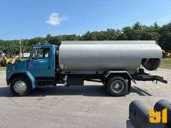 2001 FREIGHTLINER FL70 S/A FUEL & LUBE TRUCK VIN: 1FVABTAK81HG95533