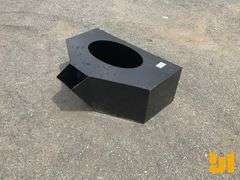 UNUSED MINI UNIVERSAL ATTACH SKID STEER CONCRETE PLACEMENT BUCKET