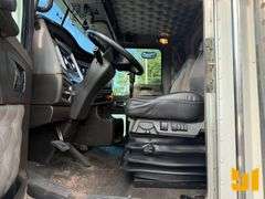 2013 KENWORTH T800 TANDEM AXLE DAY CAB TRUCK TRACTOR VIN: 1XKDD40X4DJ349709