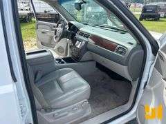 2011 CHEVROLET SUBURBAN VIN: 1GNSCJE06BR215323 2WD