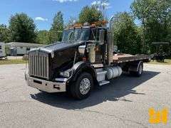 1999 KENWORTH T800 SINGLE AXLE ROLLBACK TRUCK VIN: 1NKDHT7X5XJ796956
