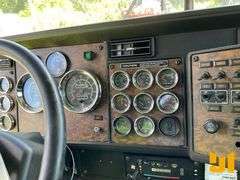 1999 KENWORTH T800 SINGLE AXLE ROLLBACK TRUCK VIN: 1NKDHT7X5XJ796956