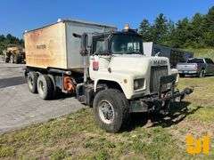 1981 MACK DM686SX TANDEM AXLE WATER TRUCK VIN: 1M2B128C7BA008007