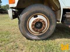 2001 INTERNATIONAL 4700 S/A REAR LOAD RESIDENTIAL COLLECTION TRUCK VIN: 1HTSCAAN51H213578