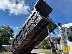 2006 VOLVO TRUCK VHD TRI-AXLE DUMP TRUCK VIN: 4V5K99GH36N393468