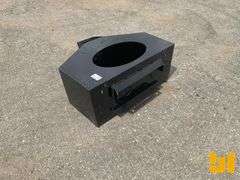 UNUSED MINI UNIVERSAL ATTACH SKID STEER CONCRETE PLACEMENT BUCKET