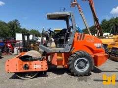 2011 HAMM 3205 SINGLE DRUM VIBRATORY ROLLER SN: H1580214