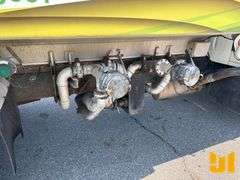 1999 INTERNATIONAL 4900 S/A FUEL & LUBE TRUCK VIN: 1HTSDAAR2XH641648