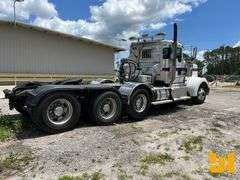 2011 KENWORTH W900 TRI AXLE DAY CAB TRUCK TRACTOR VIN: 1XKWP4TX9BJ284297