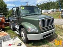 2005 FREIGHTLINER M2 TANDEM AXLE DAY CAB TRUCK TRACTOR VIN: 1FUJC5CV95HN85582