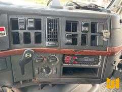 2006 VOLVO TRUCK VHD TRI-AXLE DUMP TRUCK VIN: 4V5K99GH36N393468