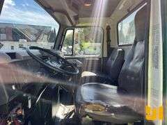 1996 INTERNATIONAL 4900 S FUEL & LUBE TRUCK VIN: 1HTSDAAN2TH314514