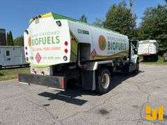 1999 INTERNATIONAL 4900 S/A FUEL & LUBE TRUCK VIN: 1HTSDAAR2XH641648