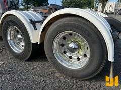 2013 KENWORTH T800 TANDEM AXLE DAY CAB TRUCK TRACTOR VIN: 1XKDD40X4DJ349709