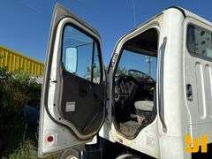 2018 FREIGHTLINER 114SD TANDEM AXLE REAR DISCHARGE MIXER TRUCK VIN: 3ALHG3DV5JDJN2472