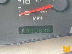 2002 FORD F-350 SINGLE AXLE REGULAR CAB 4X4 FLATBED TRUCK VIN: 1FTSF31L72EB25214