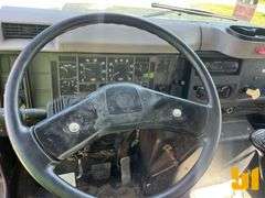 1996 INTERNATIONAL 4900 S FUEL & LUBE TRUCK VIN: 1HTSDAAN2TH314514