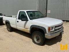 1998 CHEVROLET GMT-400 REGULAR CAB 4X4 PICKUP   VIN: 1GCGK24R5WZ274621