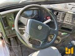 2004 VOLVO TRUCK VHD T/A ROLL OFF TRUCK VIN: 4V5KC9GG94N369391