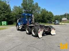 2010 KENWORTH T800 TANDEM AXLE DAY CAB TRUCK TRACTOR VIN: 1XKDD40XGAJ274541