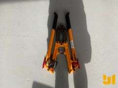 UNUSED COMPACT BOLT CUTTERS