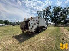 2001 INTERNATIONAL 4700 S/A REAR LOAD RESIDENTIAL COLLECTION TRUCK VIN: 1HTSCAAN51H213578