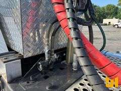 2013 KENWORTH T800 TANDEM AXLE DAY CAB TRUCK TRACTOR VIN: 1XKDD40X4DJ349709