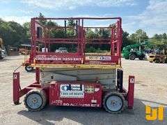 2015 MEC 3259ET 32’ SCISSOR LIFT SN: 13100321