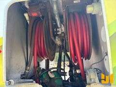 1999 INTERNATIONAL 4900 S/A FUEL & LUBE TRUCK VIN: 1HTSDAAR2XH641648