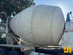 2018 FREIGHTLINER 114SD TANDEM AXLE REAR DISCHARGE MIXER TRUCK VIN: 3ALHG3DV8JDJN2479