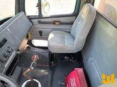 2001 FREIGHTLINER FL70 S/A FUEL & LUBE TRUCK VIN: 1FVABTAK81HG95533