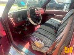 1989 CHEVROLET GMT-400 REGULAR CAB 4X2 PICKUP VIN: 1GCHC34K6KE207148