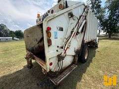 2001 INTERNATIONAL 4700 S/A REAR LOAD RESIDENTIAL COLLECTION TRUCK VIN: 1HTSCAAN51H213578