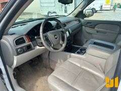 2011 CHEVROLET SUBURBAN VIN: 1GNSCJE06BR215323 2WD
