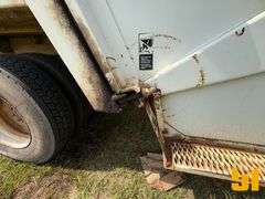 2001 INTERNATIONAL 4700 S/A REAR LOAD RESIDENTIAL COLLECTION TRUCK VIN: 1HTSCAAN51H213578
