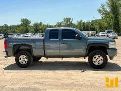 2010 CHEVROLET SILVERADO EXTENDED CAB 4X4 PICKUP VIN: 1GCSKSE36AZ252821