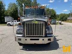 1999 KENWORTH T800 SINGLE AXLE ROLLBACK TRUCK VIN: 1NKDHT7X5XJ796956