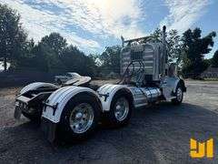 2013 KENWORTH T800 TANDEM AXLE DAY CAB TRUCK TRACTOR VIN: 1XKDD40X4DJ349709